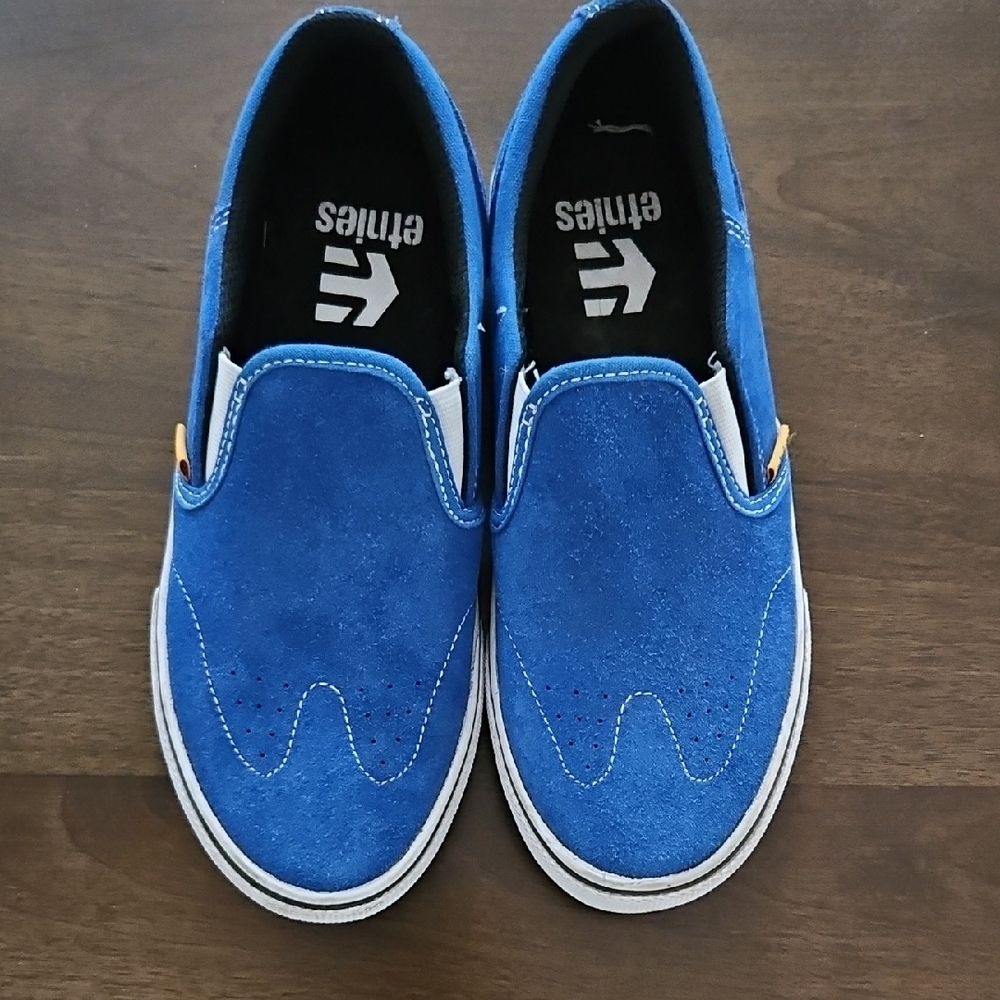 Etnies Vibrant Blue Suede Slip-Ons